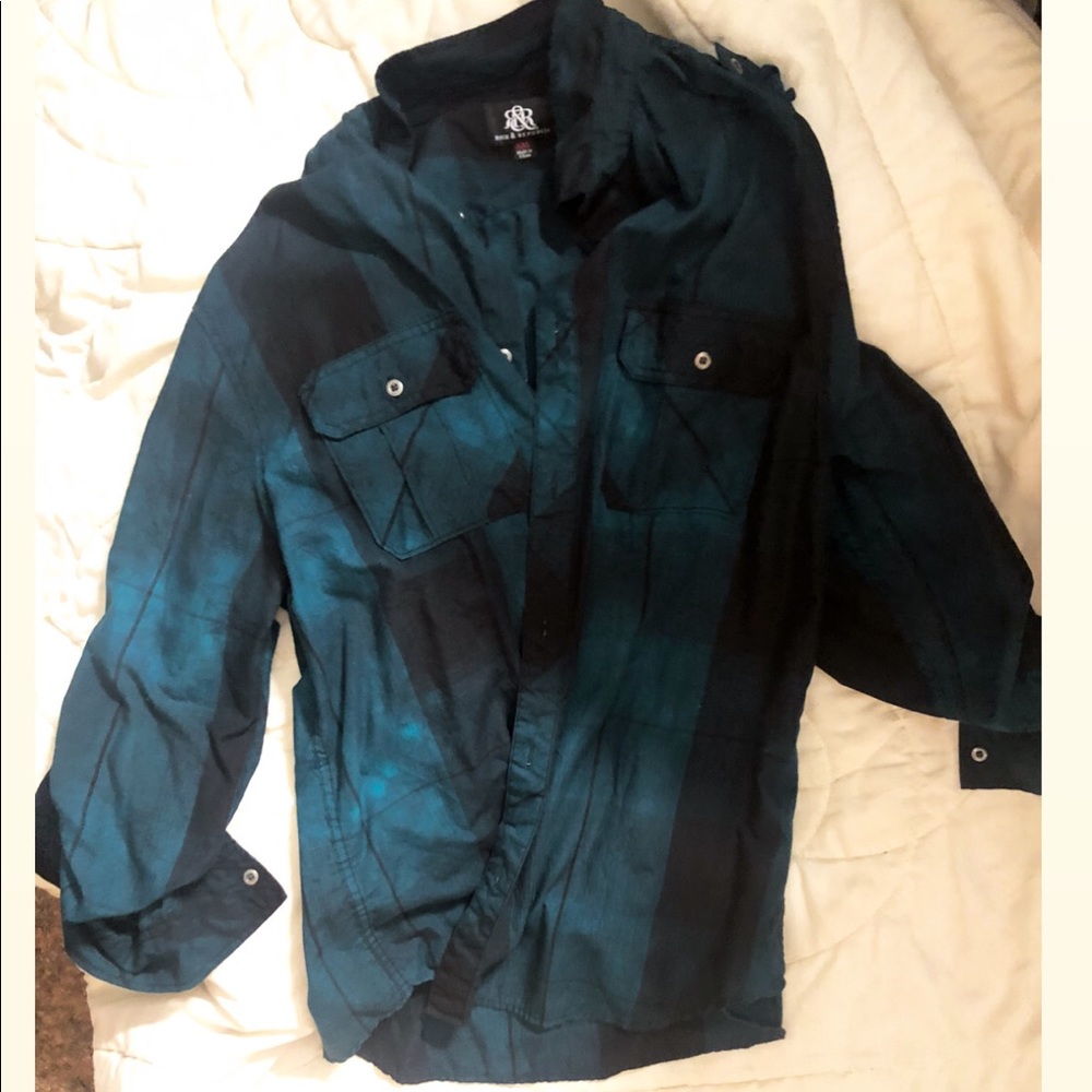 Buttoned up shirt/ flannel look